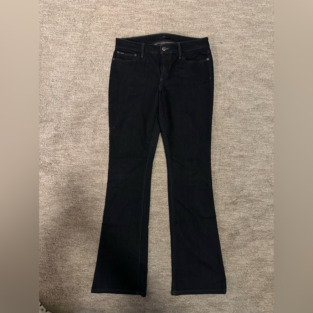 Joe’s bootcut jeans
Style: Provocateur